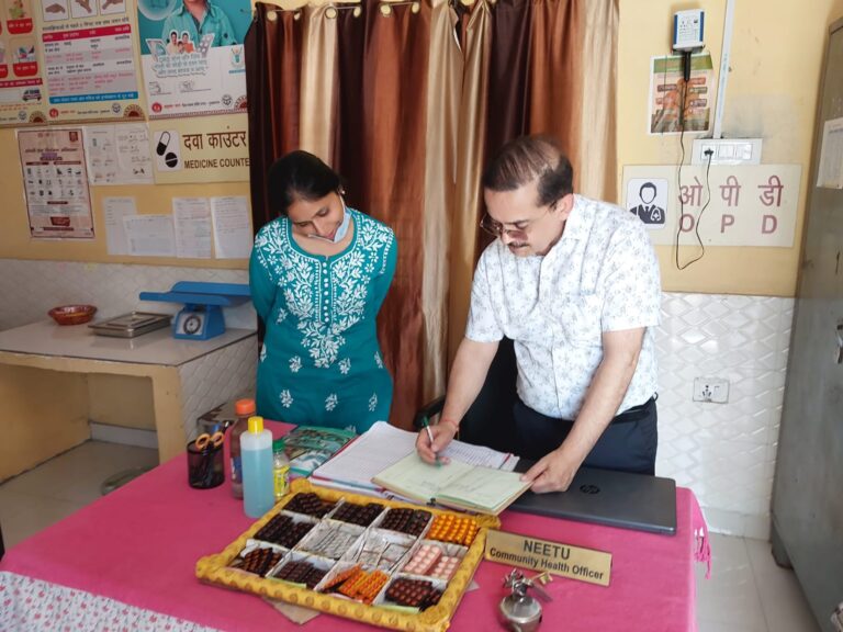 सीएमओ ने रोहाना में स्वास्थ्य सेवाओं का किया निरीक्षण, कार्य में तेजी के दिए निर्देश