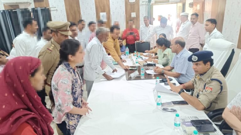 संपूर्ण समाधान दिवस में डीएम व एसएसपी ने सुनी लोगों की समस्या, अधिकारियों को दिए समाधान के आदेश