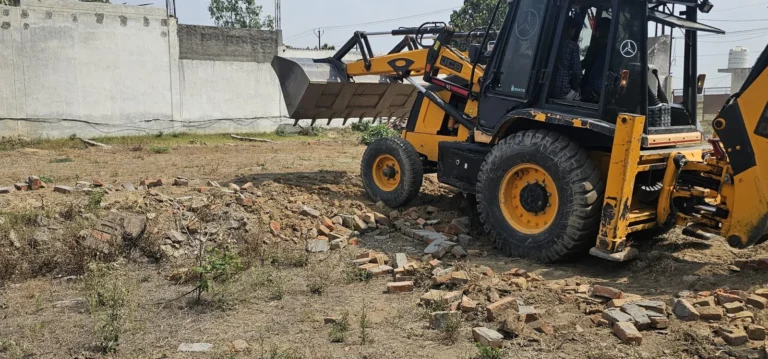 86 बीघा भूमि पर हो रहे अवैध निर्माण पर चला एमडीए का बुल्डोजर