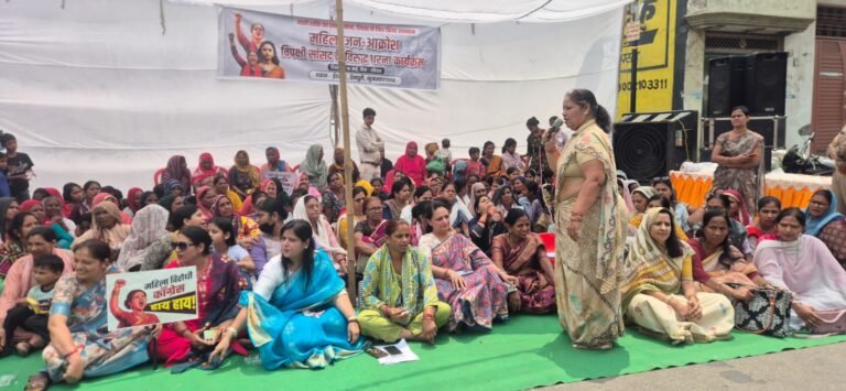 मुज़फ्फरनगर में ‘नारी शक्ति वंदन अधिनियम’ के समर्थन में मातृशक्ति का हुंकार: विपक्षी सांसद के आवास के निकट विशाल धरना प्रदर्शन