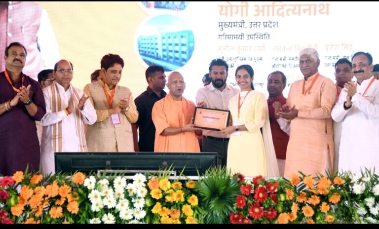 सीएम योगी आदित्यनाथ का लाइव कार्यक्रम