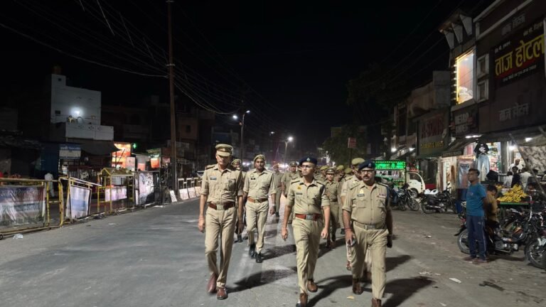 एसपी ग्रामीण ने रात्रि में सड़क पर उतर कर परखी सुरक्षा व्यवस्था और पुलिस कर्मियों की डयूटी काे किया चेक