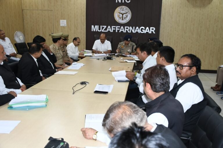 जनपद में विचाराधीन महत्वपूर्ण अभियोगों, महिला एवं बाल अपराधों, संगठित अपराध, गैंगस्टर, पॉक्सो एक्ट, हत्या, लूट, डकैती एवं अन्य गंभीर अपराधों से संबंधित मुकदमों की बिंदुवार समीक्षा