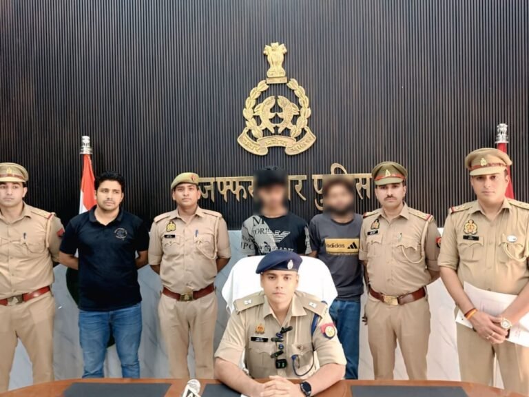 पुलिस ने 12 घंटे में किया लूट का खुलासा, मुठभेड में एक बदमाश घायल