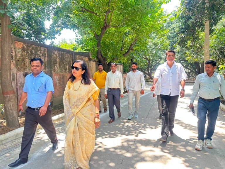 चेयरपर्सन व ईओ ने किया कम्पनी बाग का निरीक्षण, निर्माण कार्यों गुणवत्ता को परखा