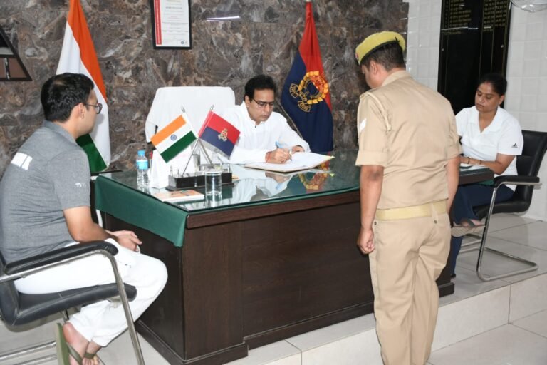 एसएसपी ने किया रिजर्व पुलिस लाइन में अर्दली रूम का निरीक्षण