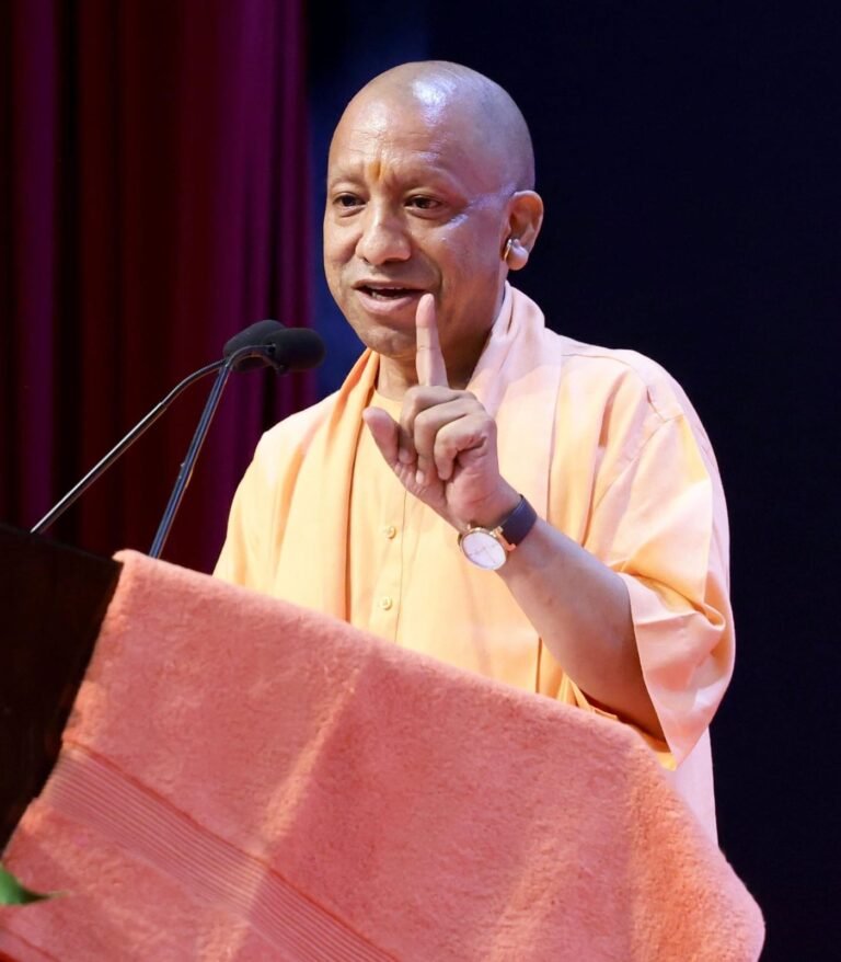 बिजनौर में दहाडे सीएम, बोले दोस्ती की आड में छूरेबाजी स्वीकार नहीं