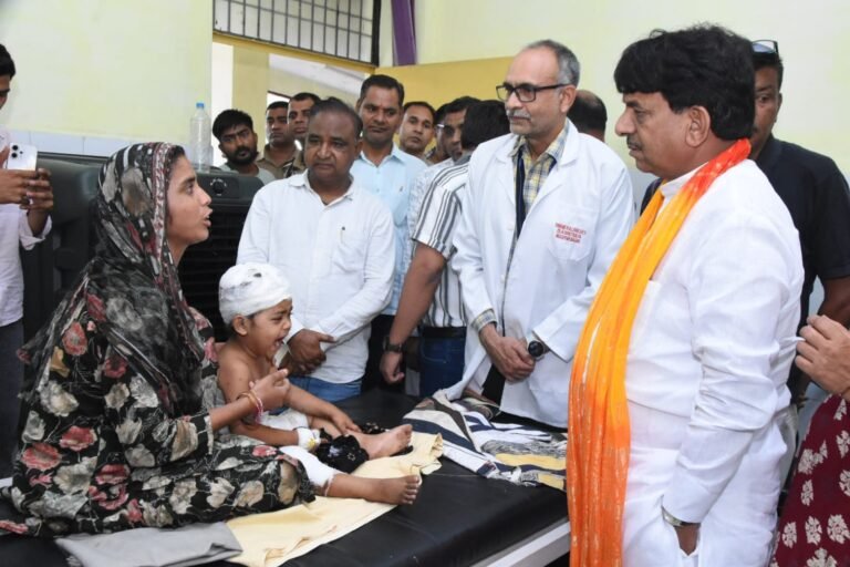 आवारा कुत्ते और बंदरों की समस्या के स्थायी समाधान हेतु विशेष कार्यबल गठित करने के निर्देश