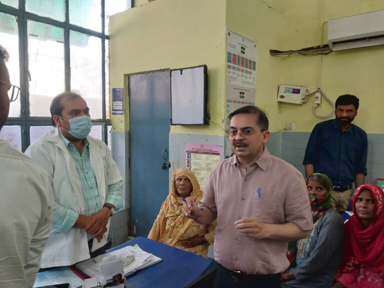 सीएमओ ने किया निरीक्षण, स्ट्रेचर एवं व्हीलचेयर की पर्याप्त उपलब्धता के दिए निर्देश