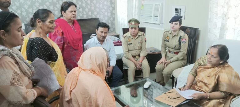 राज्य महिला आयोग की सदस्य ने जिला कारागार का निरीक्षण करते हुए महिला बंदियो से की वार्ता