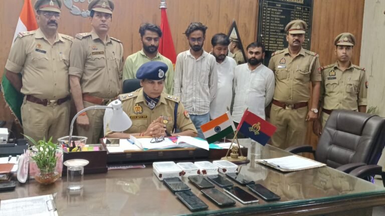 लोन दिलाने के नाम पर लोगों से ठगी करने वाला गिरोह पकड़ा