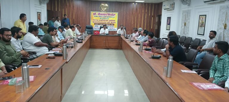 जिला एकीकरण की बैठक करते हुए अध्यक्ष ने दिए दिशा निर्देश