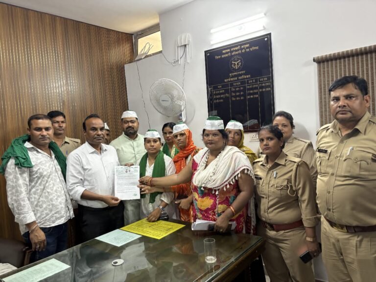 भाकियू तोमर ने किया आबकारी अधिकारी का घेराव