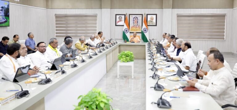 सीएम योगी की अध्यक्षता में कैबिनेट बैठक, 16 प्रस्तावों पर लगी मुहर