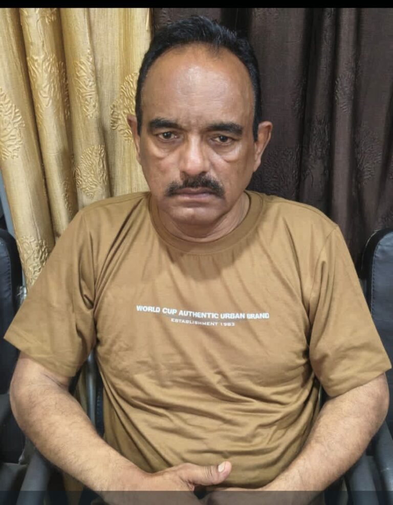 एंटी करप्शन टीम ने दरोगो को रिश्वत लेते रंगेहाथ पकड़ा