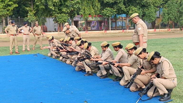 रिजर्व पुलिस लाइन में अनुशासन व एकरूपता बनाये रखने के लिए टोलीवार करवायी गयी ड्रिल