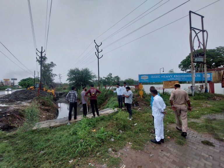 नारा-जड़ौदा के समीप जलभराव समाप्त, जेसीबी से नाले की कराई गई सफाई