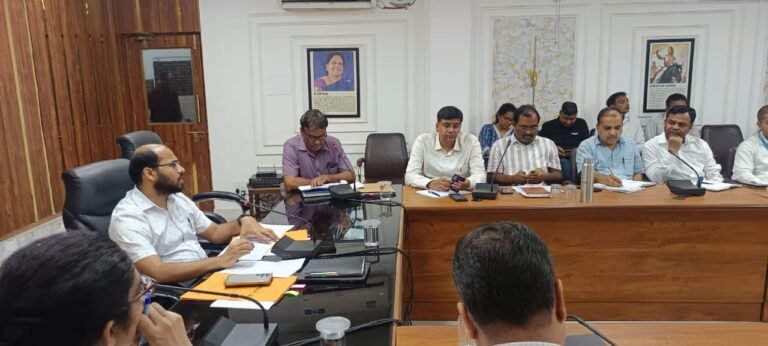 पीएम सूर्य घर मुफ्त बिजली योजना को लेकर बैंकों की खराब कार्य प्रणाली को लेकर सीडीओ नाराज, कार्रवाई की चेतावनी