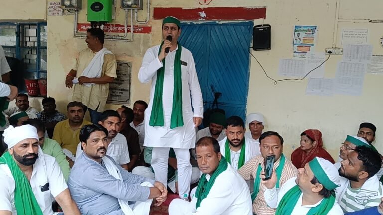 भ्रष्टाचार पर भडके किसानों ने सदर तहसील को घेरा