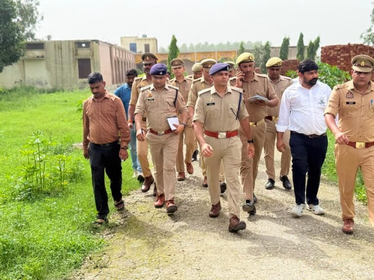कांवड मार्ग के निरीक्षण को दलबल के साथ सड़क पर उतर एसपी सिटी