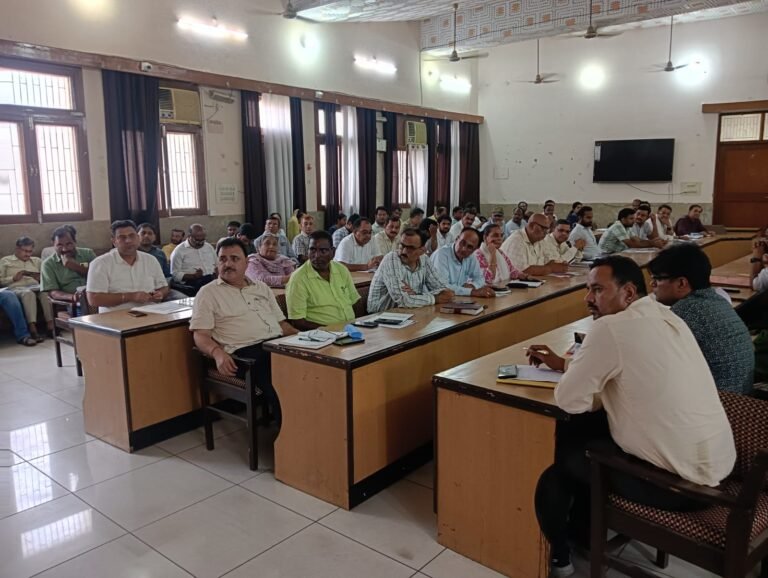एडीएम ने सी श्रेणी वाले अधिकारियों को लगाई फटकार, सुधार के दिए सख्त निर्देश
