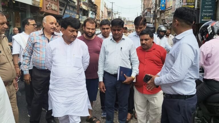 पालिका का भ्रष्टाचार: बिना तारकोल डाले बना दी सड़क, 24 घंटे में उखडी, राज्यमंत्री ने जताई कडी नाराजगी, एई को लगाई फटकार