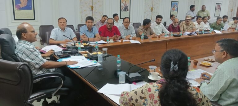 व्यापारियों ने डीएम के समक्ष रखी शहर में वाहन पार्किंग और वॉटर लीकेज की समस्या