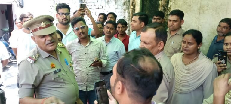 हंगामे और विरोध के बीच गरजी पालिका की जेसीबी मशीन, ध्वस्त किया अवैध निर्माण