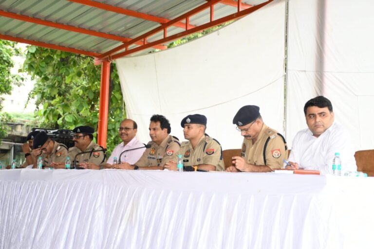 डीएम और एसएसपी ने  ने कांवड़ यात्रा ड्यूटी में तैनात पुलिस बल को किया ब्रीफ, दिए आवश्यक दिशा-निर्देश