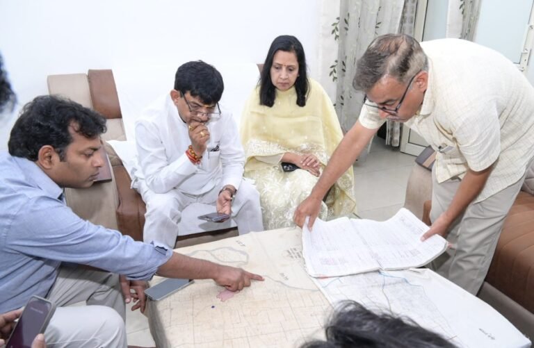 रामपुरी जलनिकासी समस्या पर मंत्री कपिल देव अग्रवाल ने अधिकारियों को किया तलब