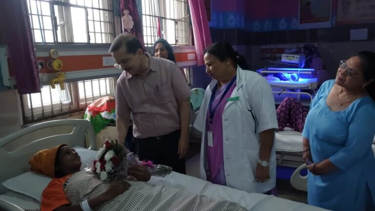नीलकंठ से जल लेकर लौट रही सात माह की गर्भवती कांवड़िया ने जिला महिला चिकित्सालय में जुड़वां बच्चों को दिया जन्म