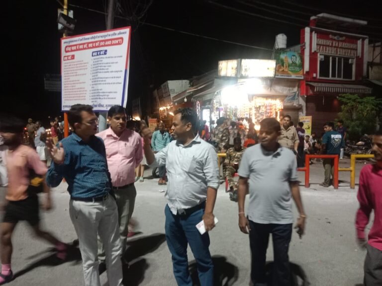 शिव भक्तों की सेवा में जुटे नगर पालिका के कर्मयोगी