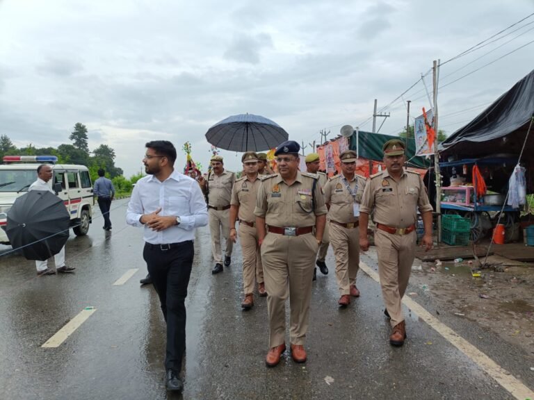 शामली डीएम आलोक यादव ने किया कांवड मार्ग का निरीक्षण, शिव भक्तों की व्यवस्था को परखा