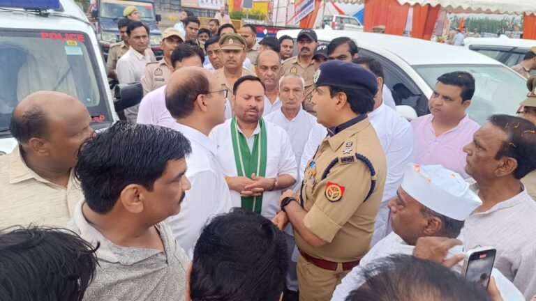 कैबिनेट मंत्री, डीएम और एसएसपी ने भूराहेड़ी चेक पोस्ट पहुंचकर कांवड़ यात्रा व्यवस्थाओं का किया निरीक्षण