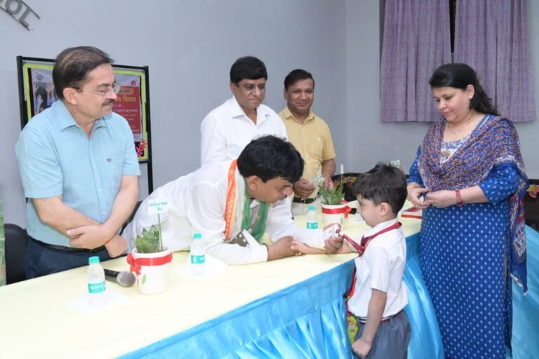 राष्ट्रीय कृमि मुक्ति दिवस का मंत्री ने किया  शुभारंभ