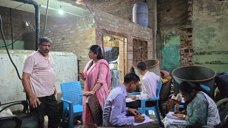 खाद्य विभाग की टीम ने की छापेमारी, दूध, घी और क्रीम आदि के लिए नमूने