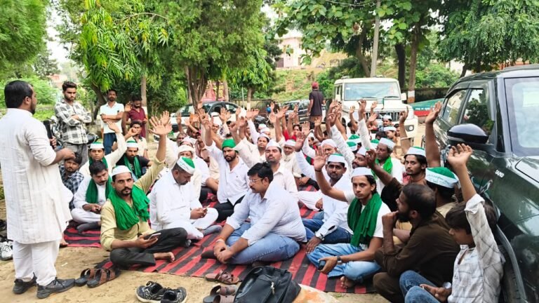 वन रेंजर अधिकारी के खिलाफ भाकियू तोमर ने किया धरना प्रदर्शन, लगाए गंभीर आरोप