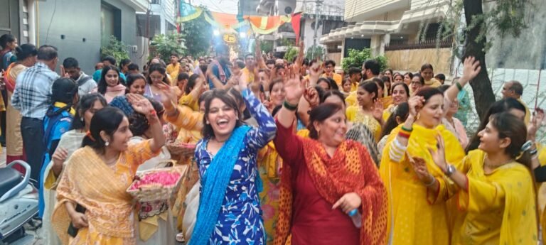 जन्माष्टमी महोत्सव के अवसर पर निकली भव्य पालकी यात्रा, राधा नाम के जयकारों से गूंजा गांधी कॉलोनी