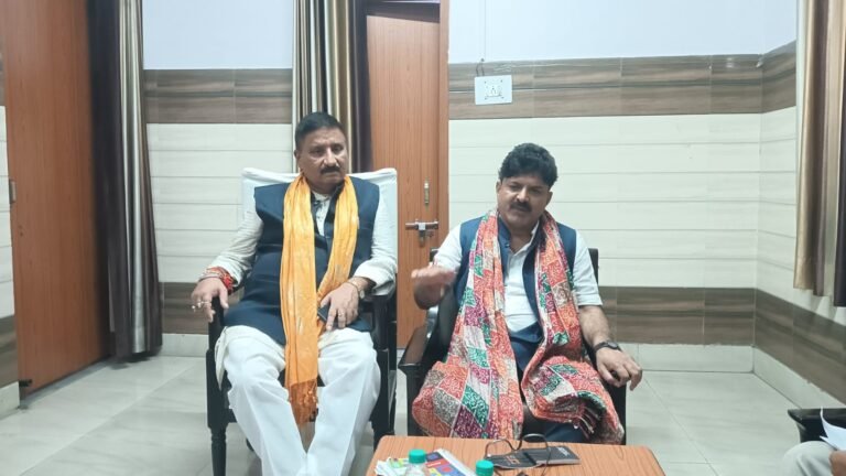 भगवान श्री कृष्ण का गौ माता से रहा गहरा संबंध, गौशालाओं में पहुंचकर गौ माता की सेवा कर मनाए जन्माष्टमी का त्योहार: महेश शुक्ल