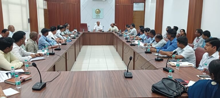 17 सितंबर से 17 अक्टूबर तक चलेगा सेवा संकल्प अभियान, डीएम ने की बैठक