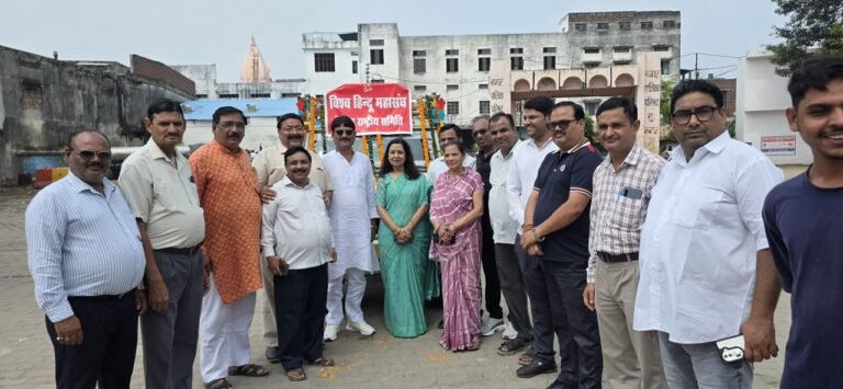 टाउन हाल मैदान से रवाना हुई नेपाल आपदा पीडितों के लिए राहत सामग्री, चेयरपर्सन ने दिखाई हरी झंडी