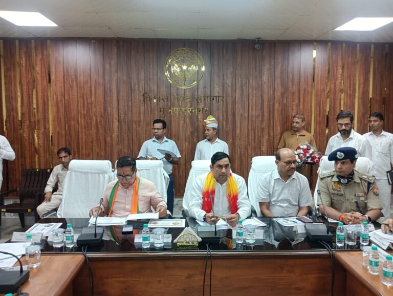 सेवा संकल्प अभियान को लेकर प्रभारी मंत्री ने की बैठक