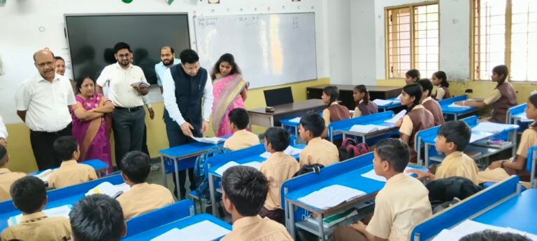 अटल आवासीय विद्यालय का सहारनपुर मंडलायुक्त ने किया निरीक्षण