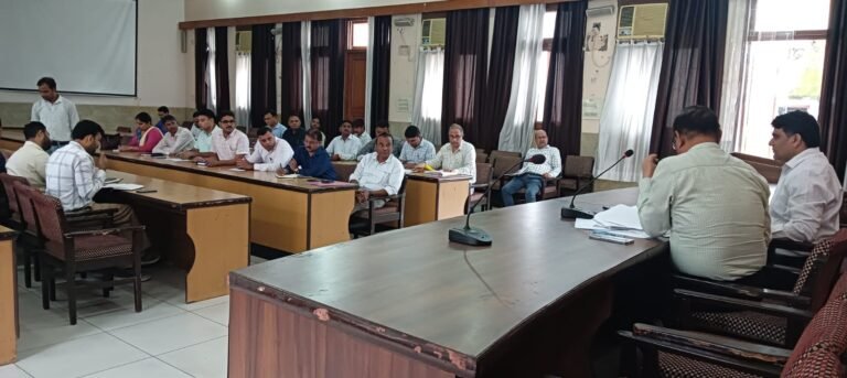 एडीएम ने महात्मा गांधी व पूर्व प्रधानमंत्री लाल बहादुर के जन्मदिवस की तैयारी को लेकर की बैठक