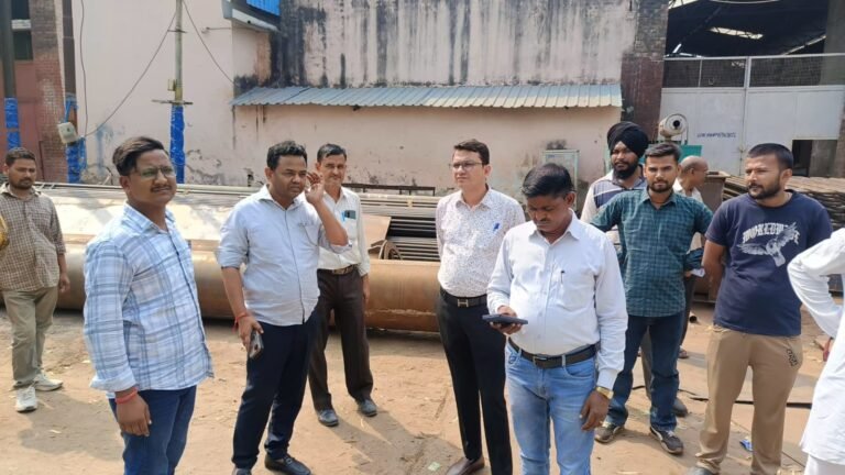 पालिका का चला बुलडोजर, मचा हडकम्प, कई दुकानदारों को चेतावनी नोटिस जारी