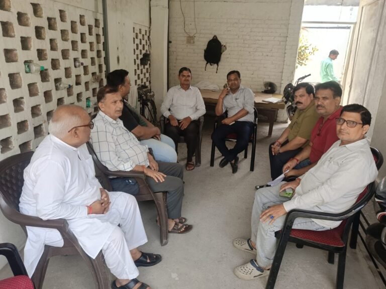 व्यापारियों ने ईओ के साथ बैठक कर गिनवाई समस्या